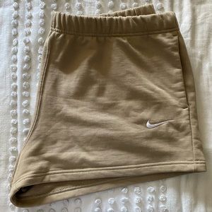 [Nike] Tan shorts - XL